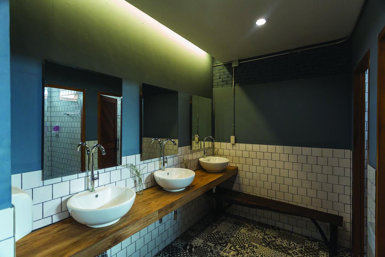 Funwahn Hostel And Cafe Chiang Mai Zewnętrze zdjęcie