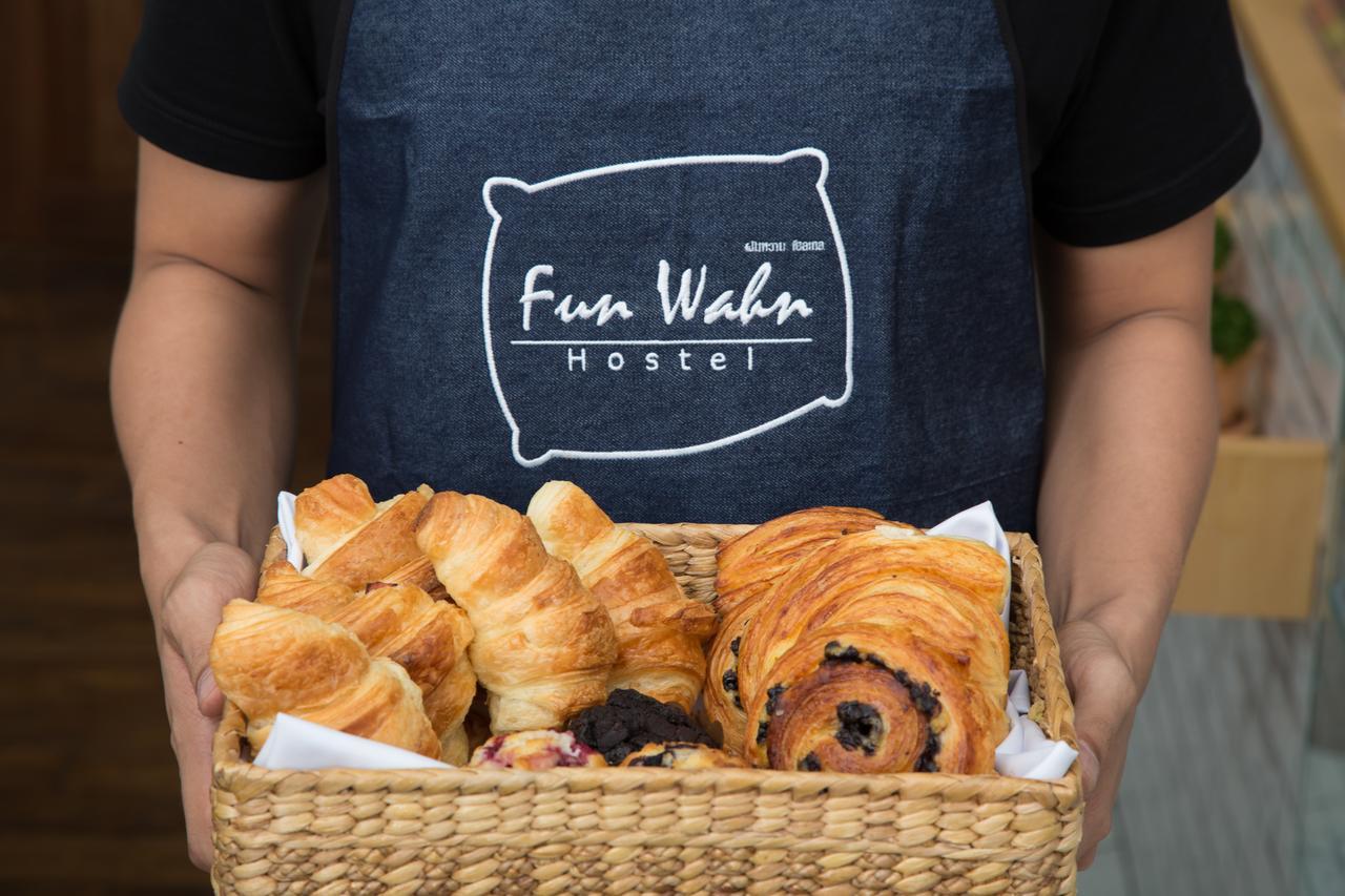 Funwahn Hostel And Cafe Chiang Mai Zewnętrze zdjęcie