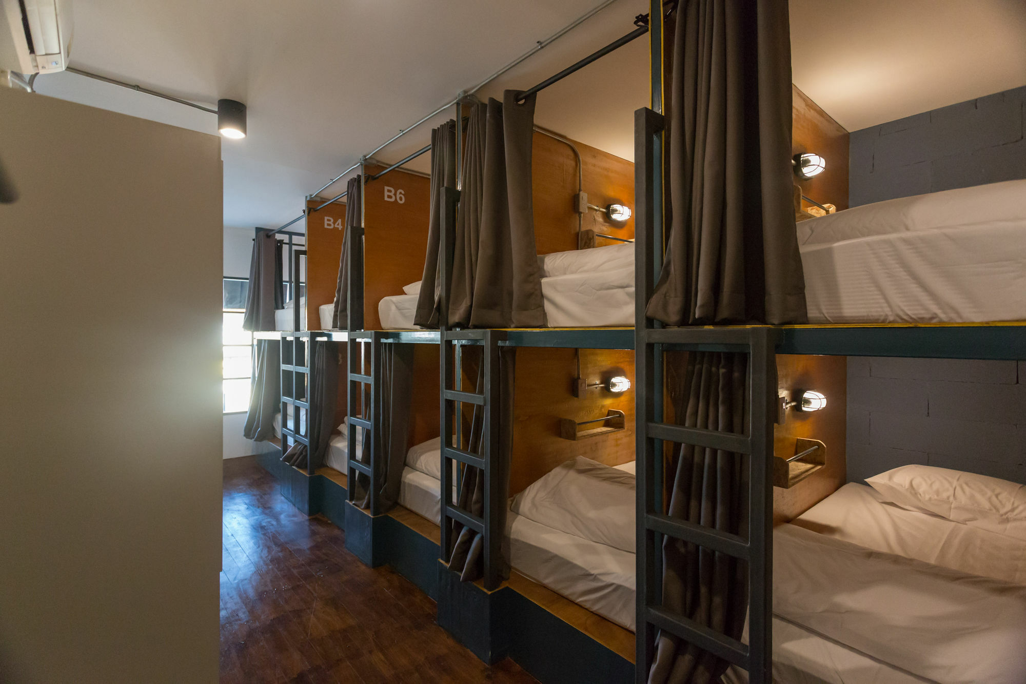 Funwahn Hostel And Cafe Chiang Mai Zewnętrze zdjęcie